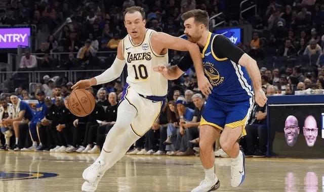 星空体育官网入口-肯纳德无球跑动分析：为队友创造空间，拿球后会依据场上防守判断进攻方式