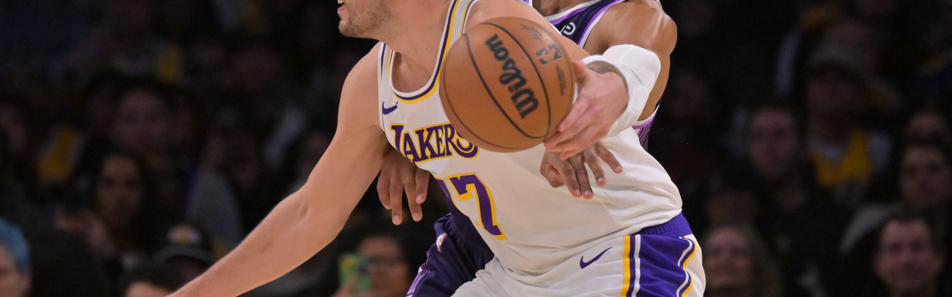 星空体育官网-三分8对17怎么赢！东詹两个引擎燃尽了 三分和防守成为湖人生死线