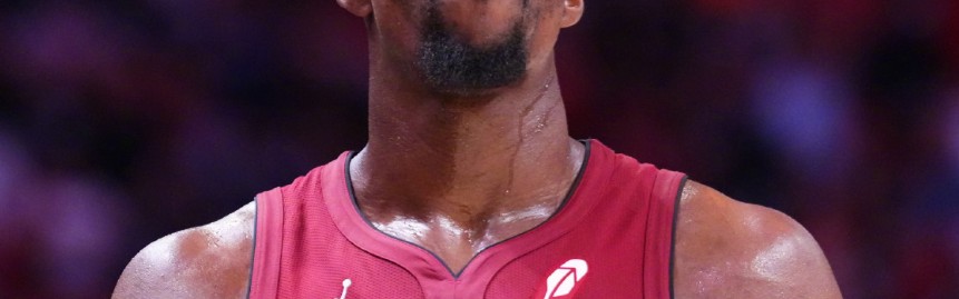 阿德巴约生涯几乎没有硬核荣誉，狂刷83分是唯一青史留名的机会！